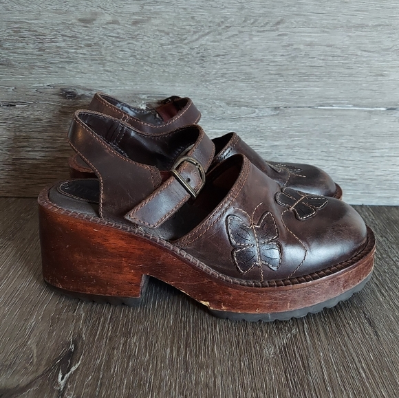riverstone Shoes Riverstone Vintage Brown Wooden Mary Jane Clogs